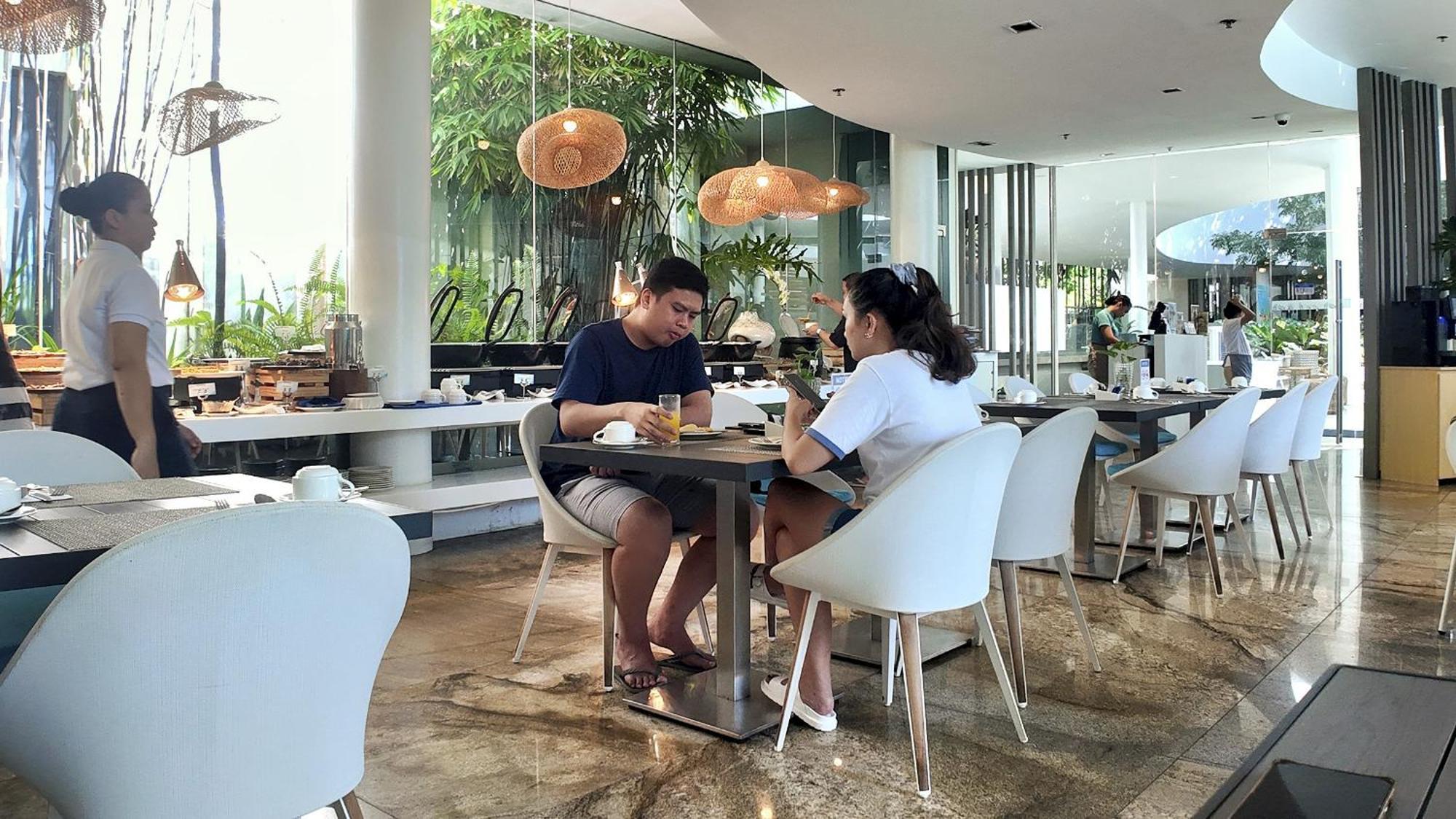 Dominiks Quite And Elegant Studio Ocean View Pool At Tambuli Resort High Floor Lapu-Lapu City Exterior foto
